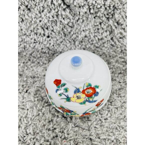 Arita Ware Flower Pattern Ceramic Bowl with Lid Japanese Home Decoration - Picture 2 of 9